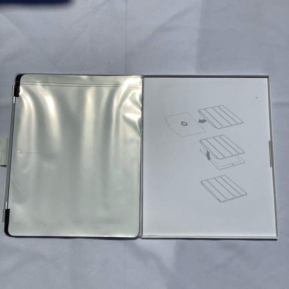 Year 2012 Apple iPad Smart Magnetic Cover for iPad 2 3 & 4 - Leather Black MC947 - Picture 4 of 15